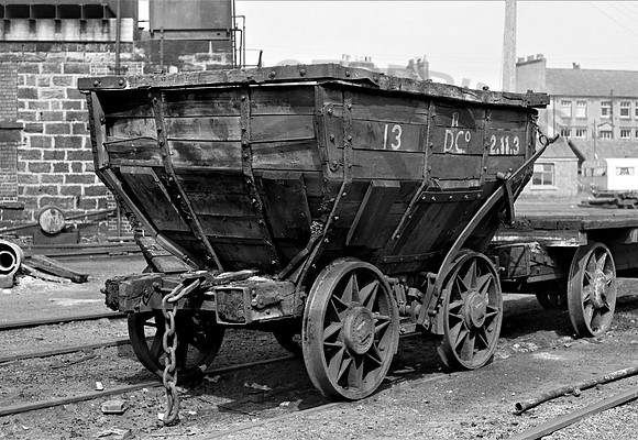 Wooden 4Wheel Coal Wagon Seaham 070767 PF767