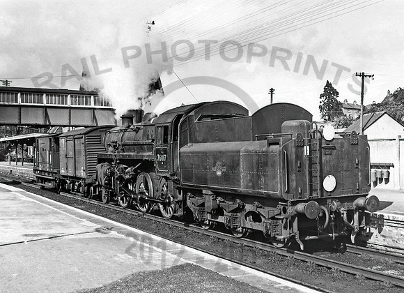 76017 Axminster 1964 DA017