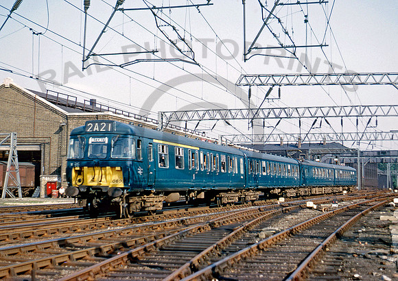 310069-Y-CamdenBank-0566-DCC508