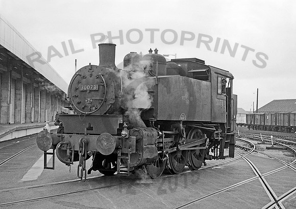 30073 Southampton Docks 170661  IT967