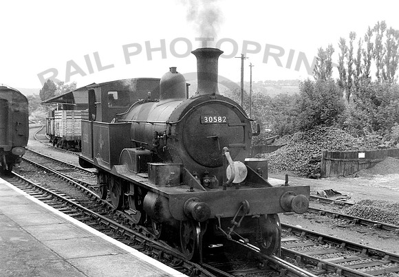 30582-Y-LymeRegis-230860-RPC775