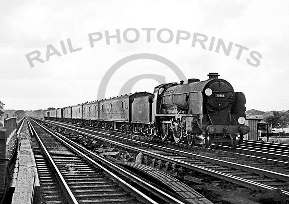 30906 Hersham 120861  IT451