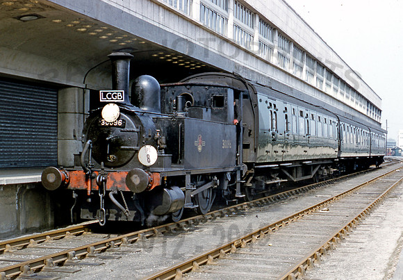 30096 Southampton Docks 060463  DC211