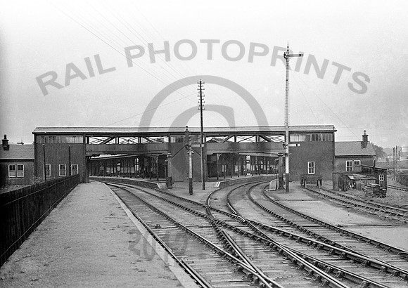 Forres Station 1933 RPC181