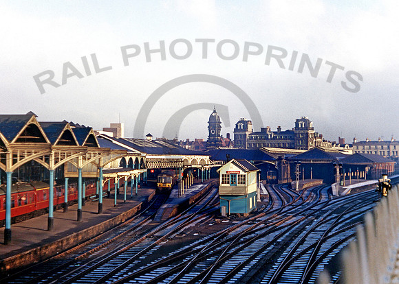 Scarborough Central Station 020165 CD764