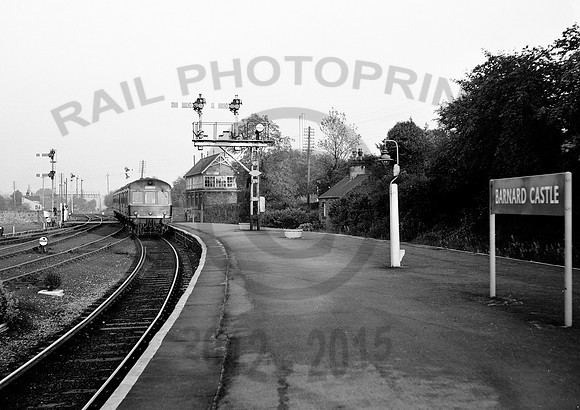 Barnard Castle- Class 101 141061-HB672