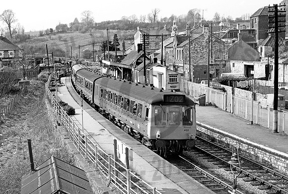 Class 117 Radstock North    060468 HB763