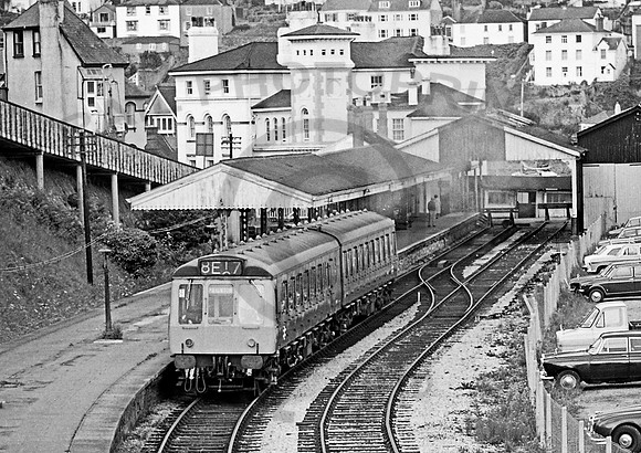 Kingswear Class 118 260671 JM300