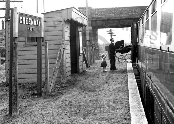 Greenway Halt  040459  EW666