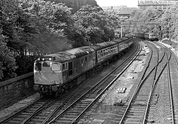 27212-105-Edinburgh-020678-JC1