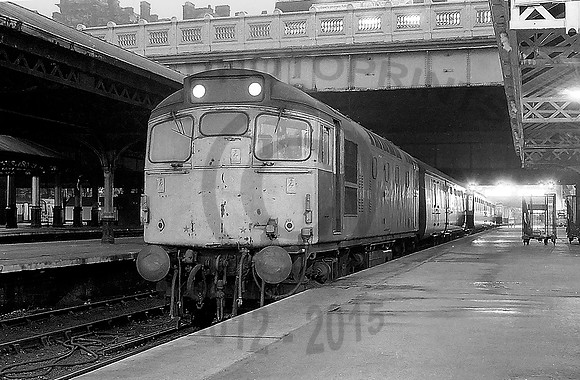 27103-Y-EdinburghWaverley-211077-LP22