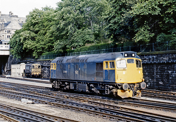 27010 Edinburgh Waverley 260681 JC392