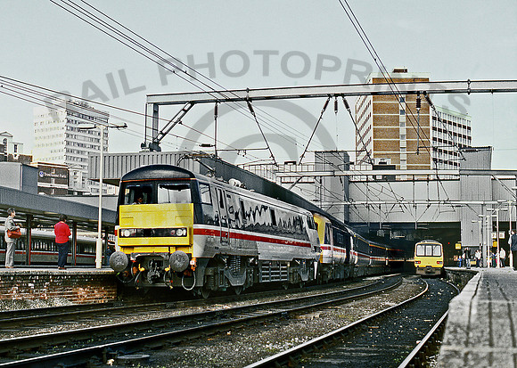 91002 and HST Leeds 290589 GE002