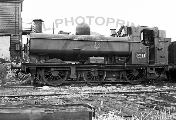 3711 Swindon Shed 270758  NP244