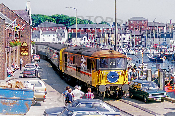 73204-Y-WeymouthQuay-210588-JC978