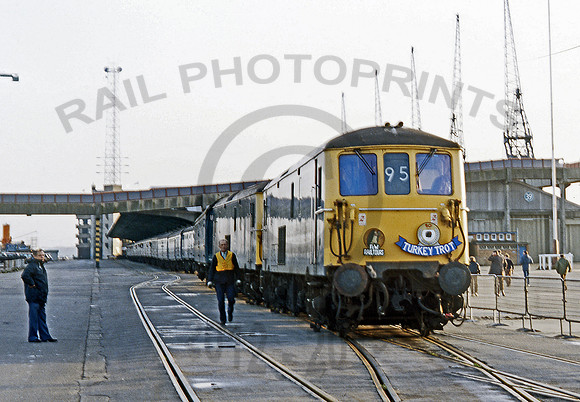 73122 Southampton Docks 080183 PA869