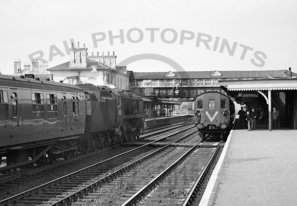 35016-Eastleigh-290565-JC893a