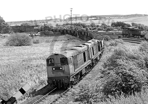 20205-220-Y-ThorntonYard-140683-JC143