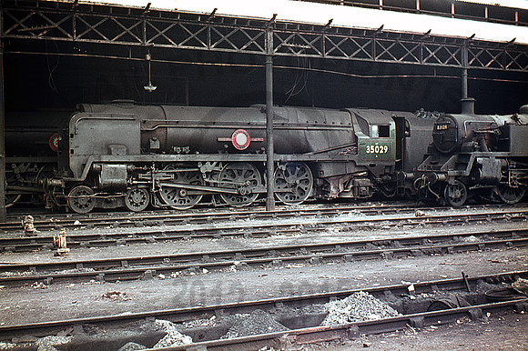 35029-Y-NineElms-1966-BR581