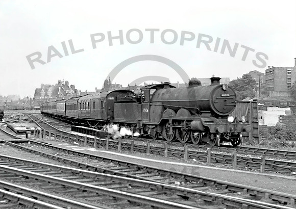 32426 Clapham Junction 1957 RPC639R