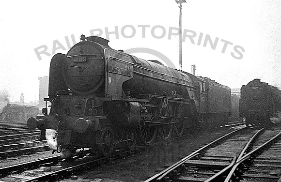 60135-Y-KingsCross-0461-RP412
