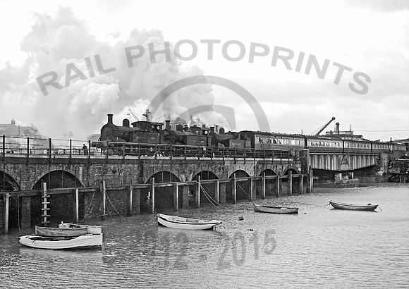 R1-Y-FolkestoneHarbour-1946-RPC106