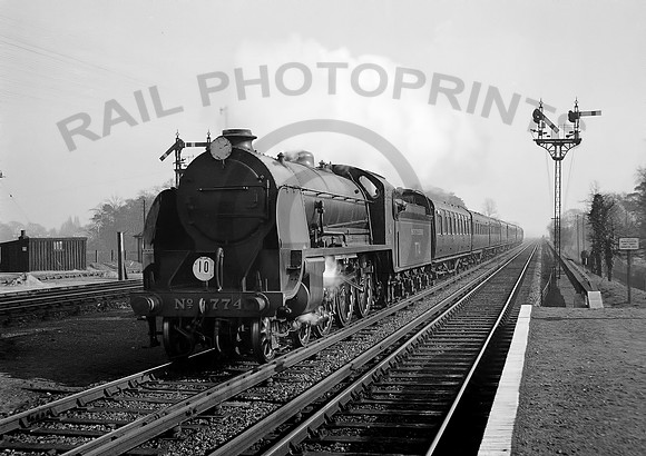 774-Y-WaltononThames-0438-DCCRL504