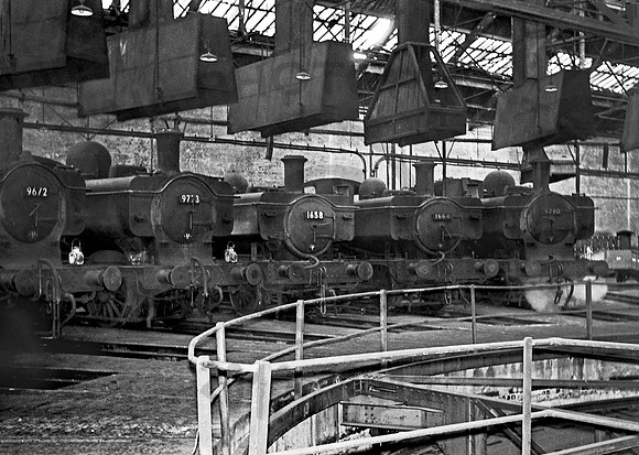 Swindon Shed 090564 RPC672   096