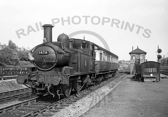 1474-Y-EalingBroadway-190452-DCCCRL644