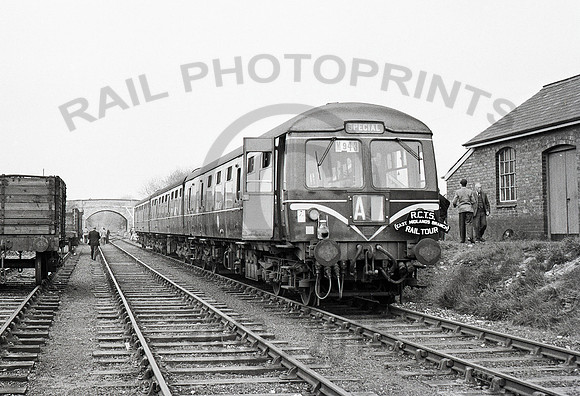 Class 105 Stainby Sidings 290461 HB301