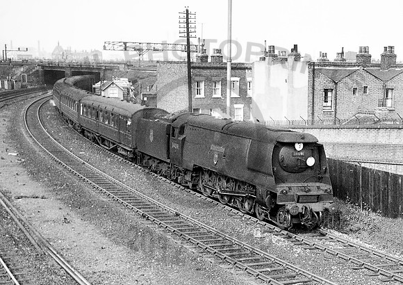 34091-Y-ClaphamJunction-0560-RPC211