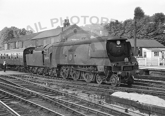 34079-Y-Exeter-0762-RPC637