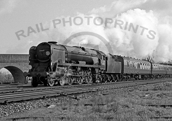 34101 Hampton Court Junction  110465  IT16510
