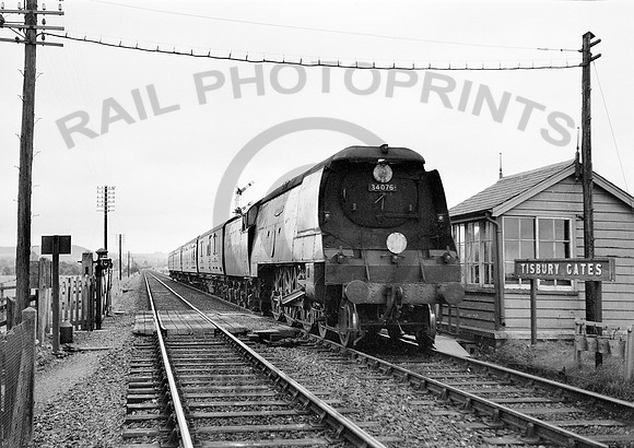 34076-Tisbury Gates-210858-HB1420