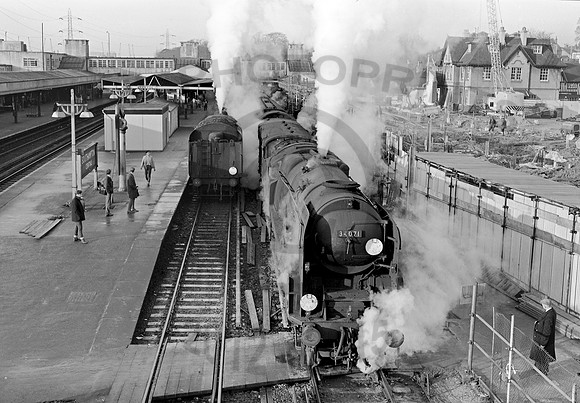 34071 Southampton Central  301266 HB66R679
