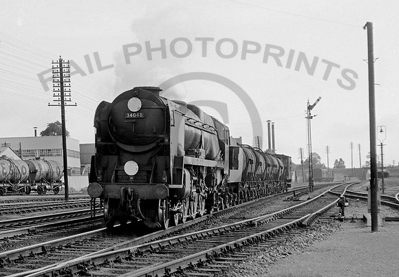 34048 Axminster 0563 DA448