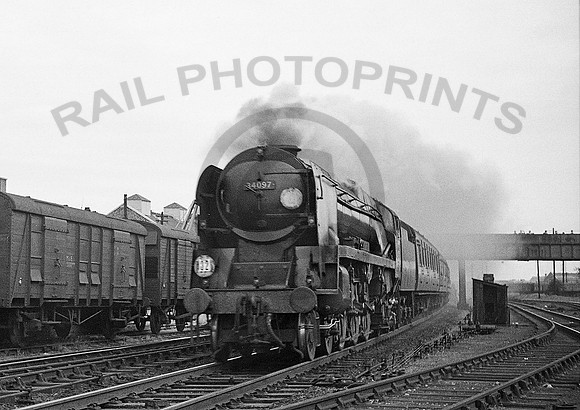 34097-Y-Eastleigh-0662-RPC120
