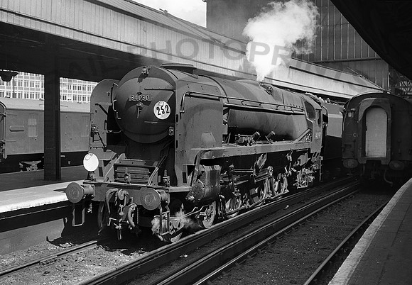 34090-Waterloo-0765-BR792