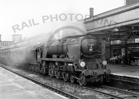 34022-Y-Southampton-1964-RPC922