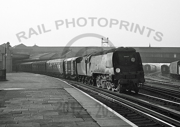 34064-Clapham-Junction-1964-RPC604