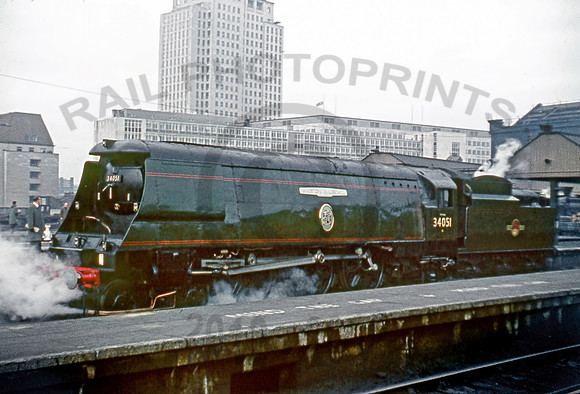 34051-Waterloo-300165-KL673