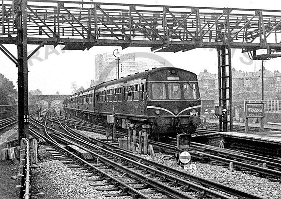 Class 101 Finchley Central 011060  IT16486