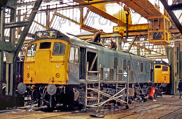 25240-25247-Swindon-Works-311083-GE