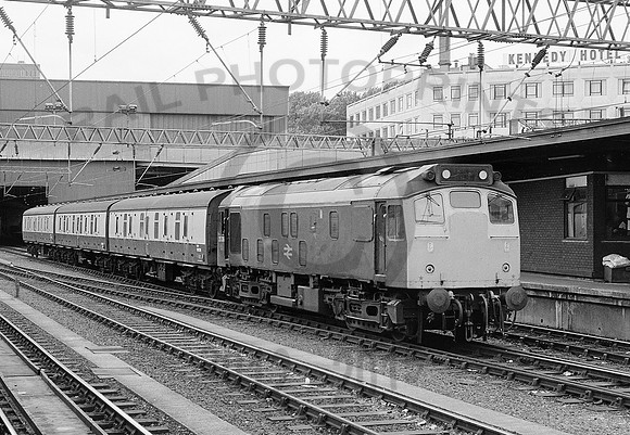 25236-Y-Euston-290883-HB585