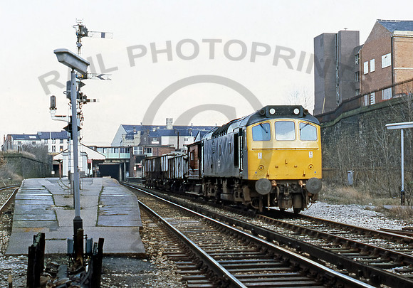 25-Y-BuryBoltonSt-0380-CW423