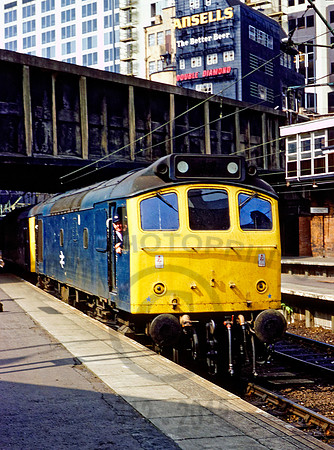 25249 Birmingham New Street 270883 BR47