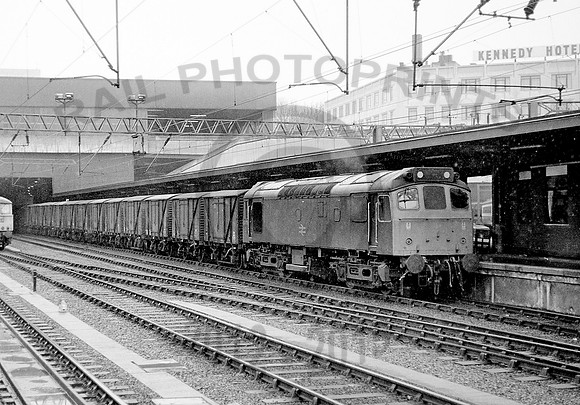 25175-Y-Euston-150379-HB755