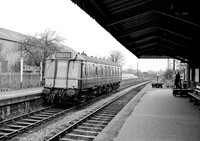 Class121-Y-Colnbrook-300165-HB686