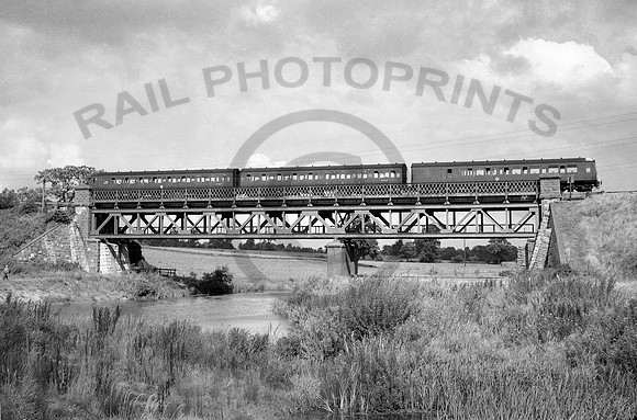 Class116-DMU-Y-AvonBridge-CalneBranch-040965-HB692