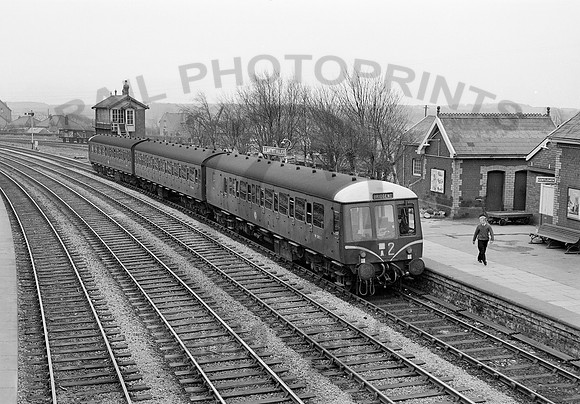 W50822-Y-LlantwitMajor-1964-HB670
